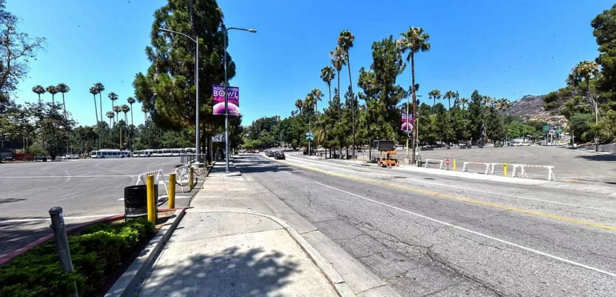 Los Angeles, CA 90068 – 2145 Fairfield Ave