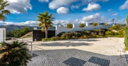 Marbella, Spanien – Moderne Villa mit Panoramablick in Benahavis