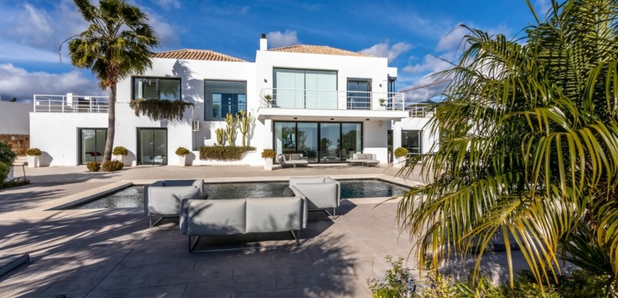 Marbella, Spanien – Moderne Villa mit Panoramablick in Benahavis