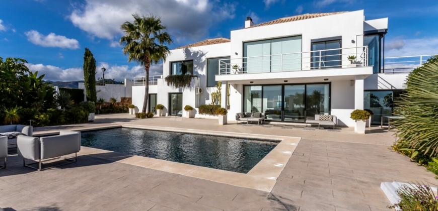 Marbella, Spanien – Moderne Villa mit Panoramablick in Benahavis