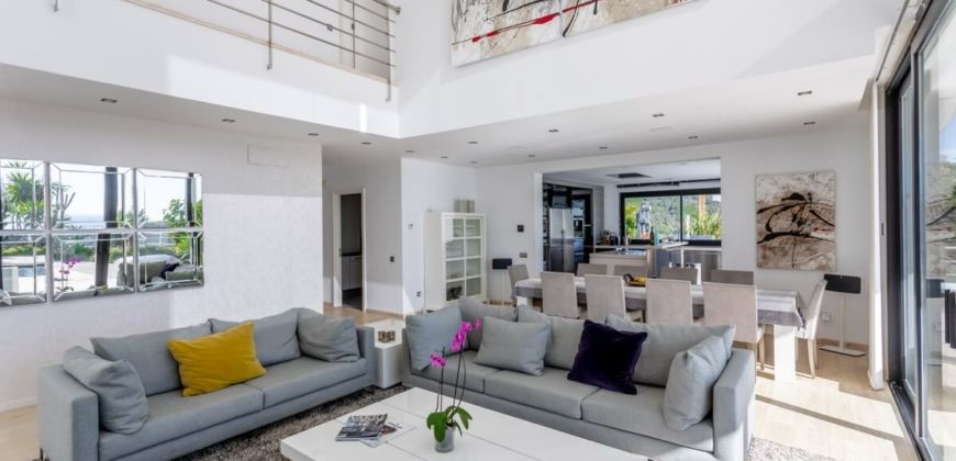 Marbella, Spanien – Moderne Villa mit Panoramablick in Benahavis