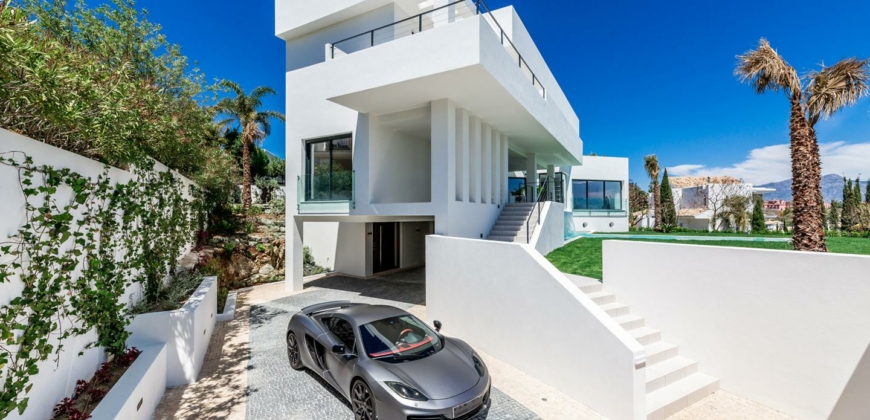 Marbella, Spanien – Extravagante Villa mit Wasserfall