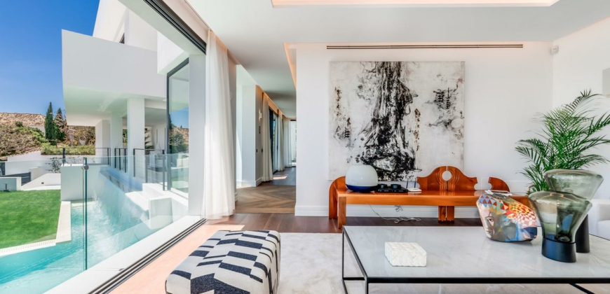 Marbella, Spanien – Extravagante Villa mit Wasserfall