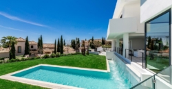 Marbella, Spanien – Extravagante Villa mit Wasserfall