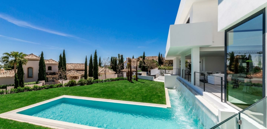 Marbella, Spanien – Extravagante Villa mit Wasserfall