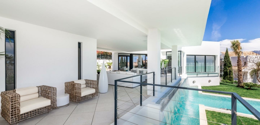 Marbella, Spanien – Extravagante Villa mit Wasserfall