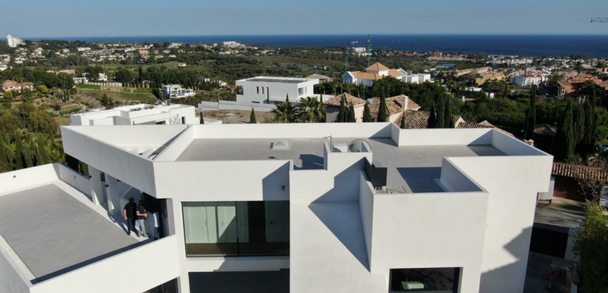 Marbella, Spanien – Extravagante Villa mit Wasserfall