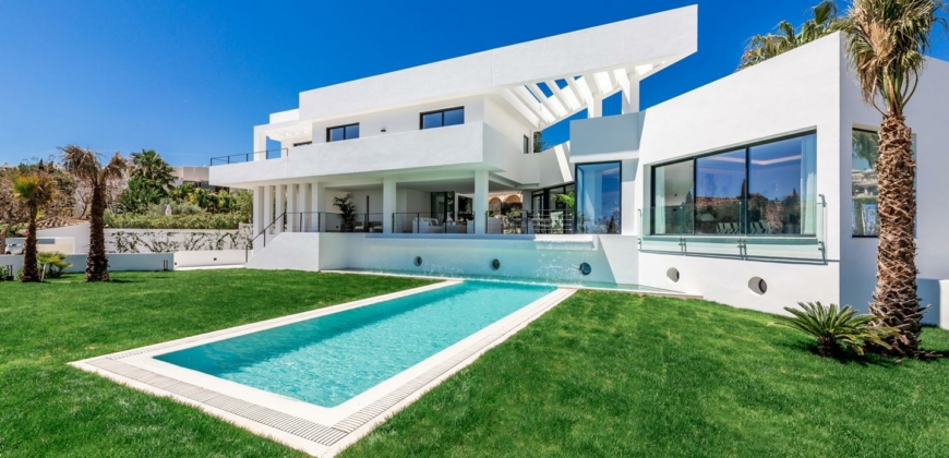 Marbella, Spanien – Extravagante Villa mit Wasserfall