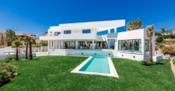 Marbella, Spanien – Extravagante Villa mit Wasserfall