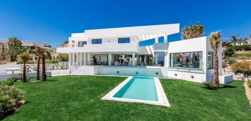 Marbella, Spanien – Extravagante Villa mit Wasserfall