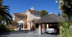 Marbella, Spanien – Traumhaft schöne Villa im spanischen Baustil in Elviria