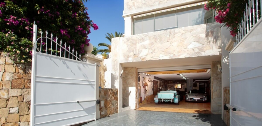 Marbella, Spanien – Traumhaft schöne Villa im spanischen Baustil in Elviria
