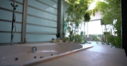 Marbella, Spanien – Luxusvilla mit Infinity-Pool in Benalmádena