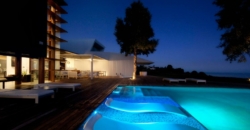 Marbella, Spanien – Luxusvilla mit Infinity-Pool in Benalmádena