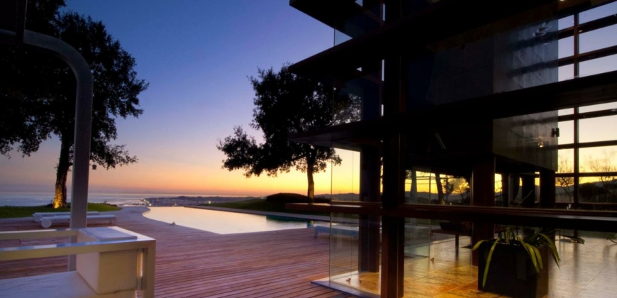 Marbella, Spanien – Luxusvilla mit Infinity-Pool in Benalmádena