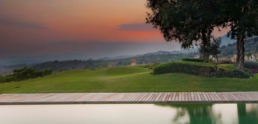 Marbella, Spanien – Luxusvilla mit Infinity-Pool in Benalmádena