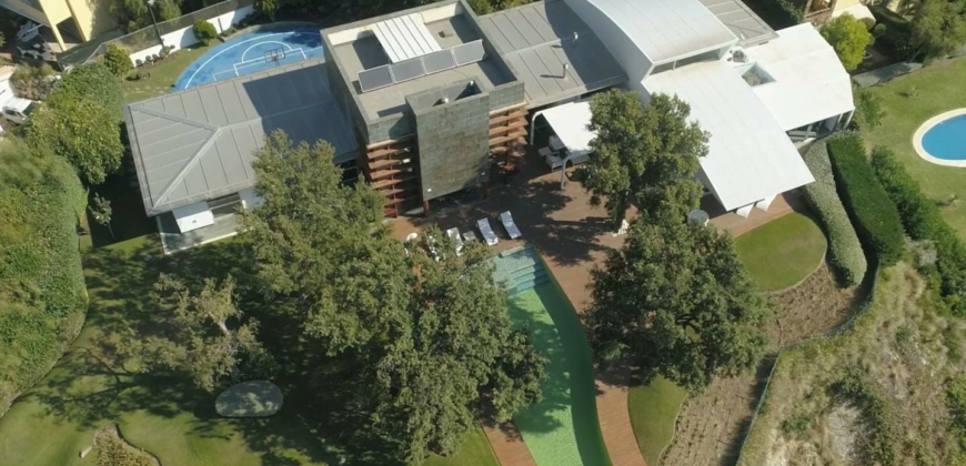 Marbella, Spanien – Luxusvilla mit Infinity-Pool in Benalmádena