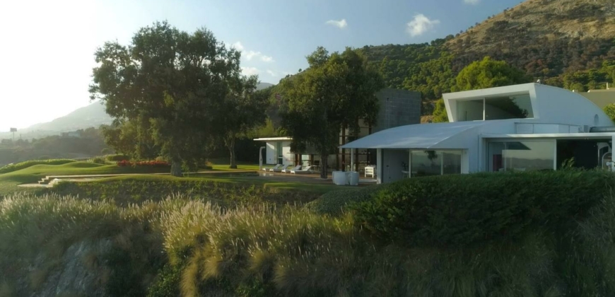 Marbella, Spanien – Luxusvilla mit Infinity-Pool in Benalmádena