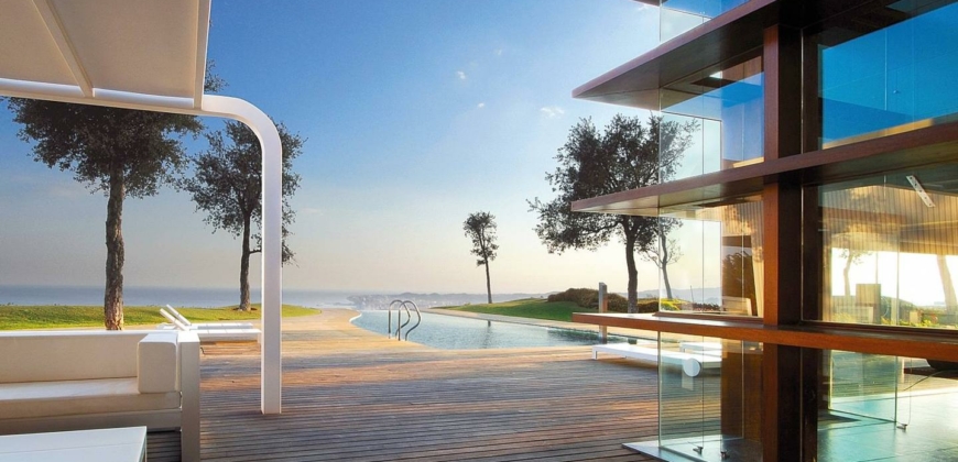 Marbella, Spanien – Luxusvilla mit Infinity-Pool in Benalmádena