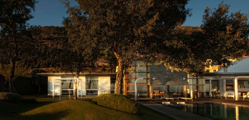 Marbella, Spanien – Luxusvilla mit Infinity-Pool in Benalmádena