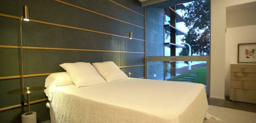 Marbella, Spanien – Luxusvilla mit Infinity-Pool in Benalmádena
