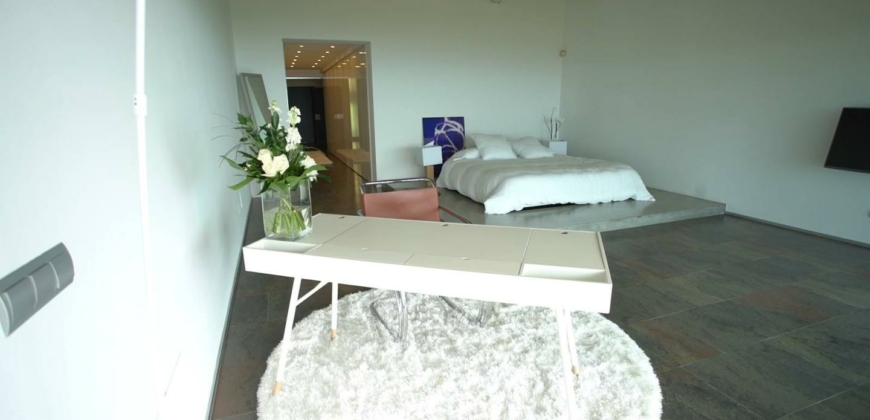 Marbella, Spanien – Luxusvilla mit Infinity-Pool in Benalmádena