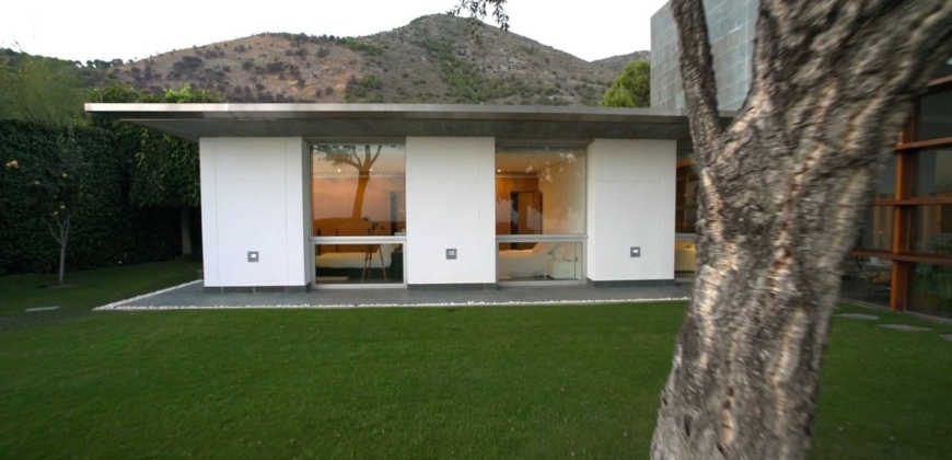 Marbella, Spanien – Luxusvilla mit Infinity-Pool in Benalmádena
