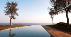 Marbella, Spanien – Luxusvilla mit Infinity-Pool in Benalmádena
