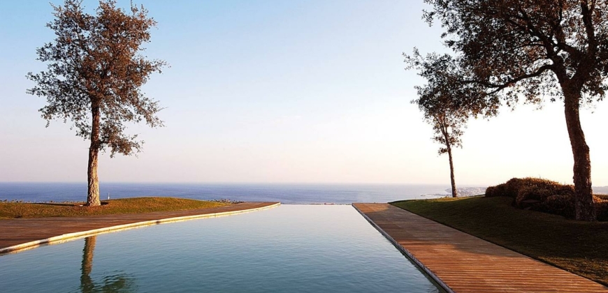 Marbella, Spanien – Luxusvilla mit Infinity-Pool in Benalmádena