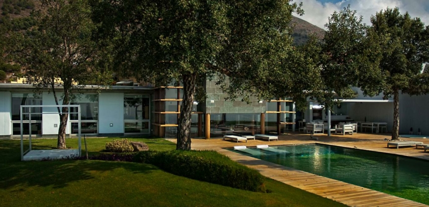 Marbella, Spanien – Luxusvilla mit Infinity-Pool in Benalmádena