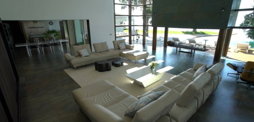 Marbella, Spanien – Luxusvilla mit Infinity-Pool in Benalmádena