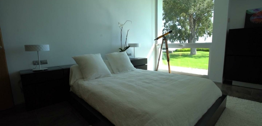 Marbella, Spanien – Luxusvilla mit Infinity-Pool in Benalmádena