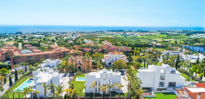 Marbella, Spanien – Lichtdurchflutete Villa mit Pool in Los Flamingos