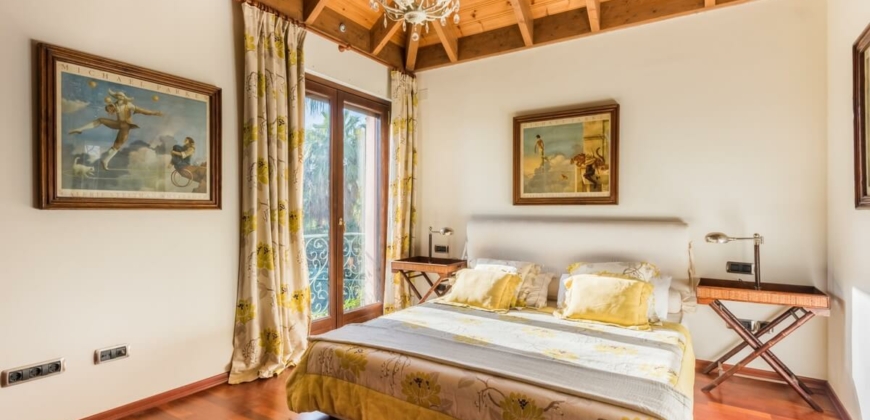 Marbella, Spanien – Anwesen mit Tennisplatz, King Size Swimming Pool & Co.