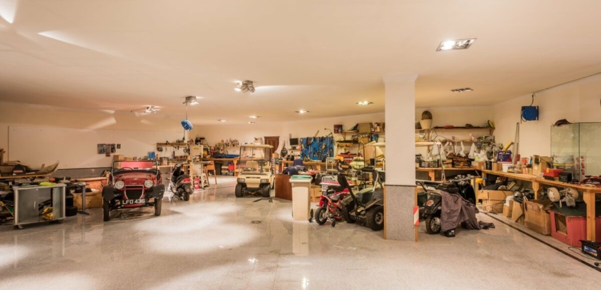 Marbella, Spanien – Anwesen mit Tennisplatz, King Size Swimming Pool & Co.