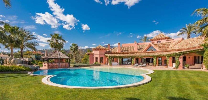 Marbella, Spanien – Anwesen mit Tennisplatz, King Size Swimming Pool & Co.