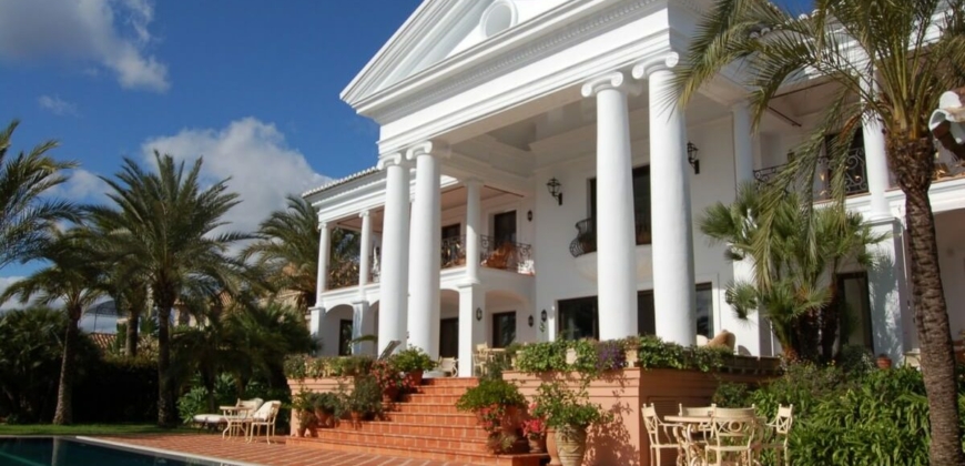 Marbella, Spanien – Eindrucksvolle Villa mit Pool in Sierra Blanca