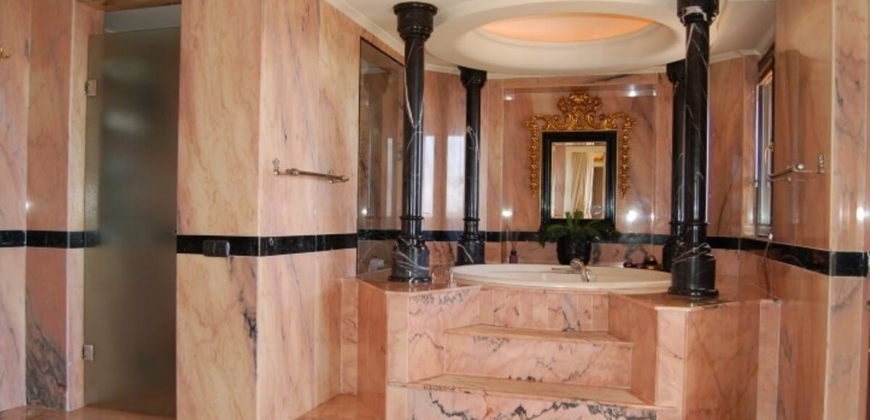 Marbella, Spanien – Eindrucksvolle Villa mit Pool in Sierra Blanca