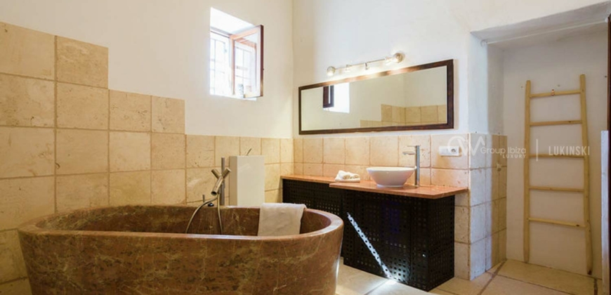 Ibiza, Spanien – Villa mit mediterranen Garten in San Rafael