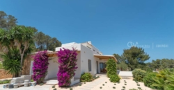Ibiza, Spanien – Villa mit Traumblick in mitten eines Berges in Santa Eulalia