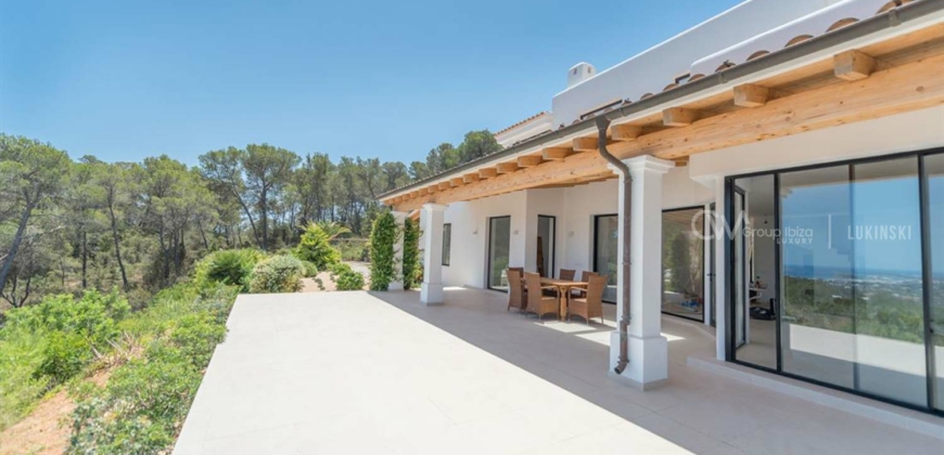 Ibiza, Spanien – Villa mit Traumblick in mitten eines Berges in Santa Eulalia