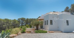 Ibiza, Spanien – Villa mit Traumblick in mitten eines Berges in Santa Eulalia