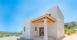 Ibiza, Spanien – Villa mit Traumblick in mitten eines Berges in Santa Eulalia