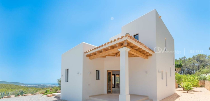 Ibiza, Spanien – Villa mit Traumblick in mitten eines Berges in Santa Eulalia