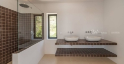 Ibiza, Spanien – Villa mit Traumblick in mitten eines Berges in Santa Eulalia