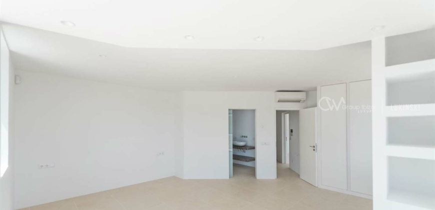 Ibiza, Spanien – Villa mit Traumblick in mitten eines Berges in Santa Eulalia