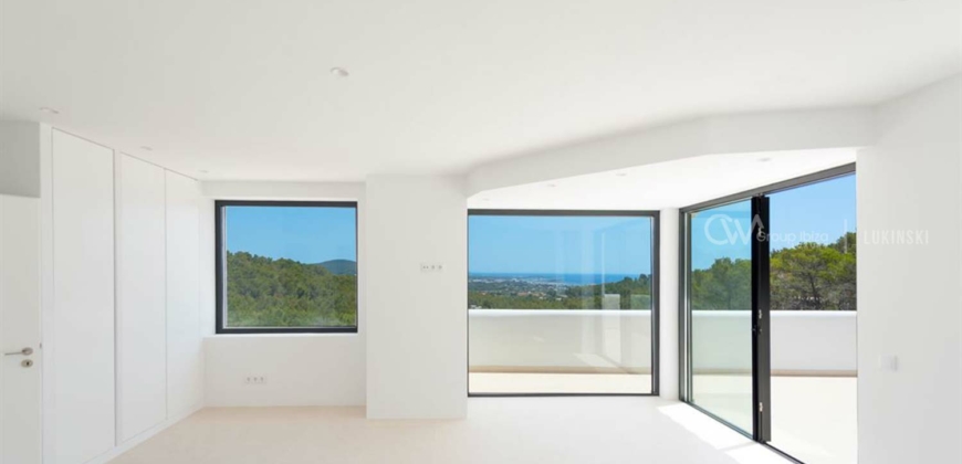 Ibiza, Spanien – Villa mit Traumblick in mitten eines Berges in Santa Eulalia