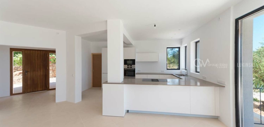 Ibiza, Spanien – Villa mit Traumblick in mitten eines Berges in Santa Eulalia