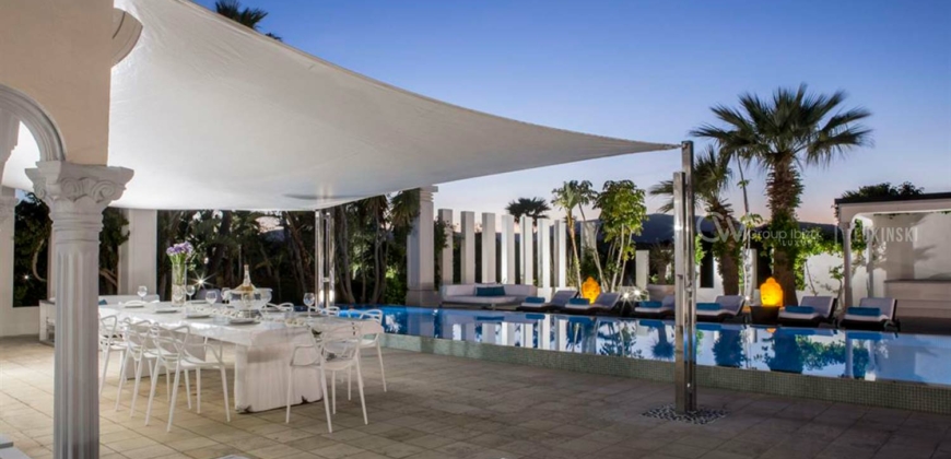 Ibiza, Spanien – Luxusvilla mit privatem Tennisplatz in Cala Jondal