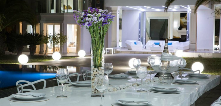 Ibiza, Spanien – Luxusvilla mit privatem Tennisplatz in Cala Jondal